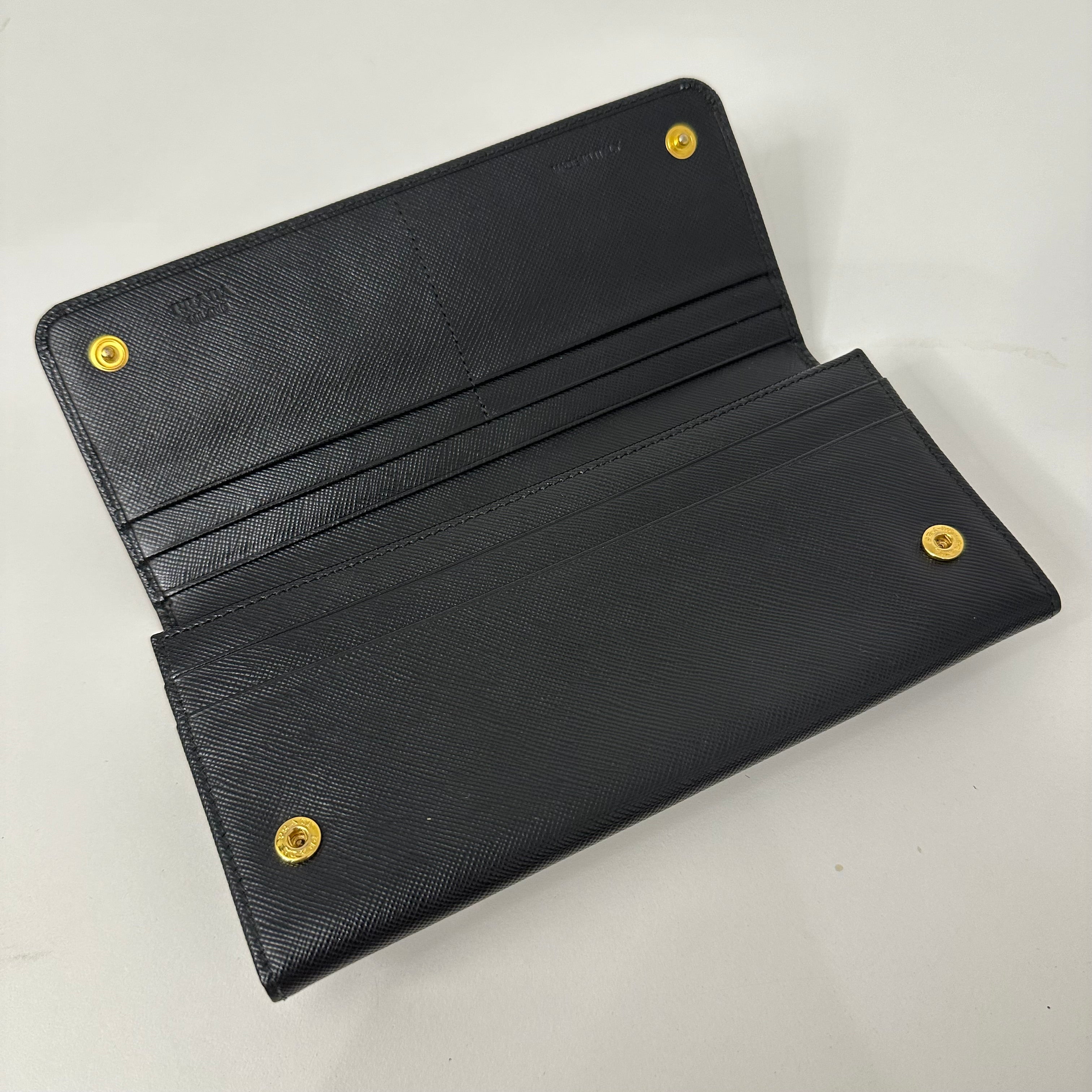 Saffiano Wallet w/ Chain