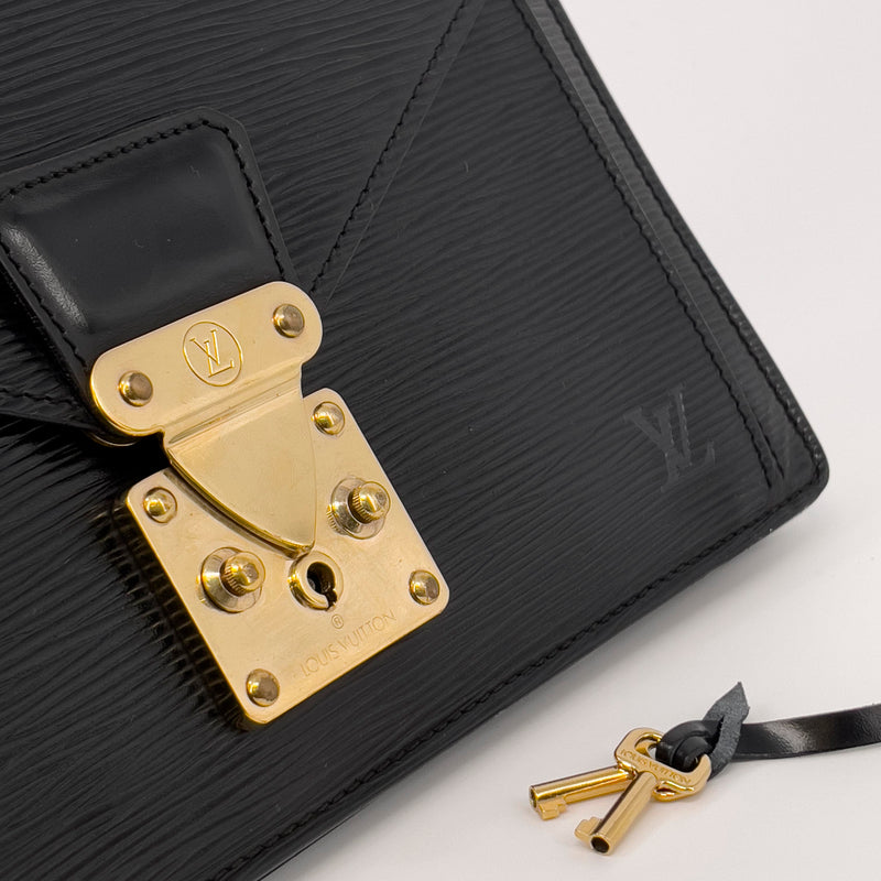 LOUIS VUITTON Dragonne Clutch Bag Epi Leather with chain 